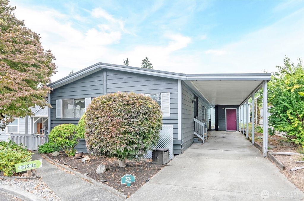 Photo of 2500 S 370th Street #32, Federal Way, WA 98003 (MLS # 2426366)