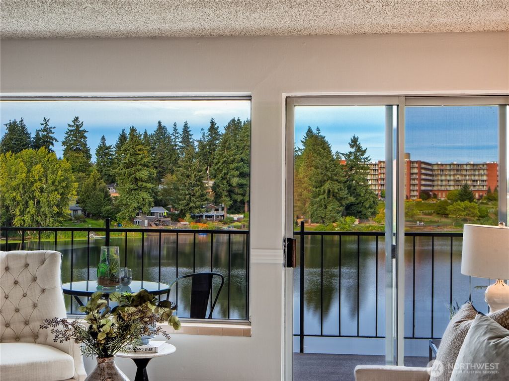 Photo of 322 N 134th Street #401, Seattle, WA 98133 (MLS # 2419407)