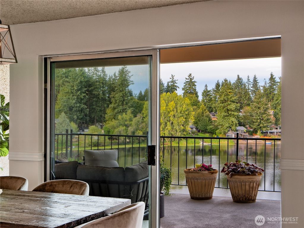 Photo of 322 N 134th Street #401, Seattle, WA 98133 (MLS # 2419407)