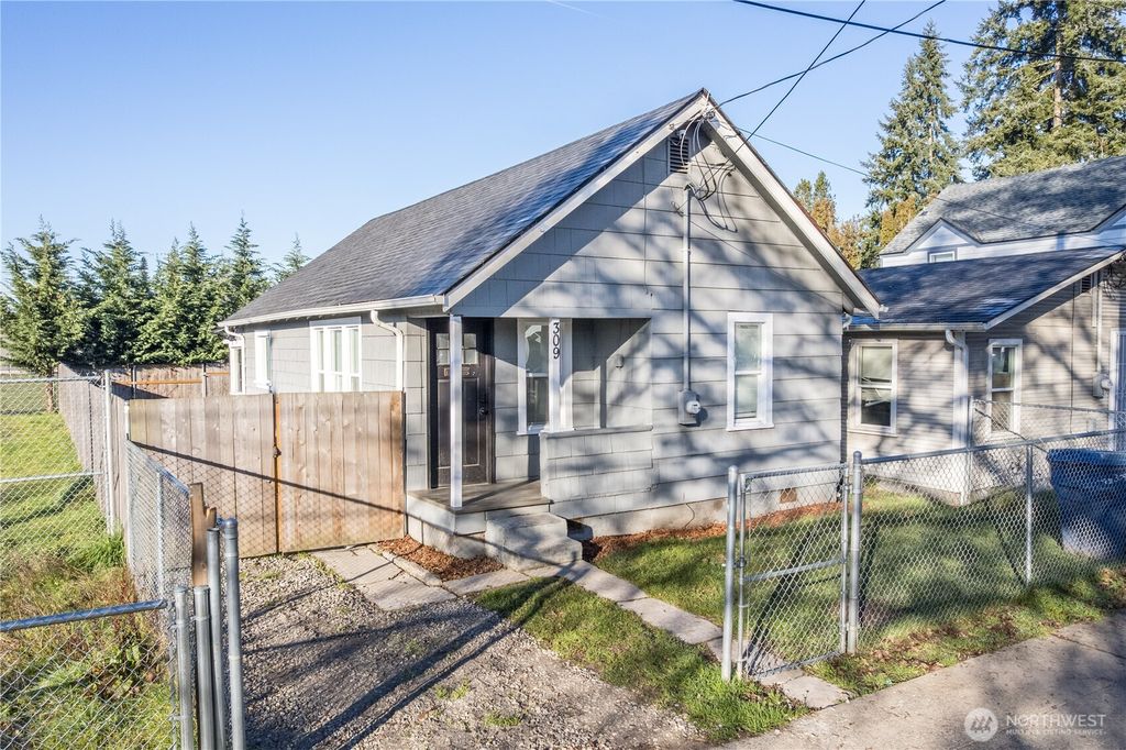 Photo of 309 NW 3rd Avenue, Kelso, WA 98626 (MLS # 2471080)