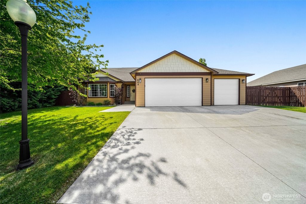 Photo of 442 Copley Drive, Moses Lake, WA 98837 (MLS # 2477200)