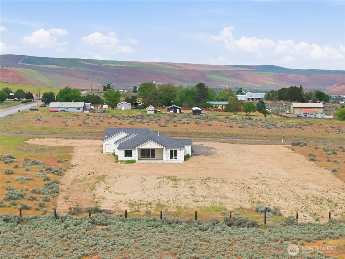 Kennewick, Washington, 99338, United States, 4 Bedrooms Bedrooms, ,3 BathroomsBathrooms,Residential,Active,1996297