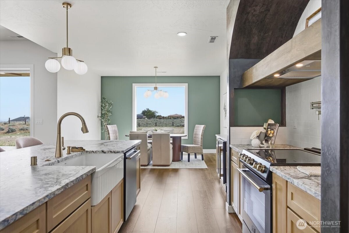 Kennewick, Washington, 99338, United States, 4 Bedrooms Bedrooms, ,3 BathroomsBathrooms,Residential,Active,1996297
