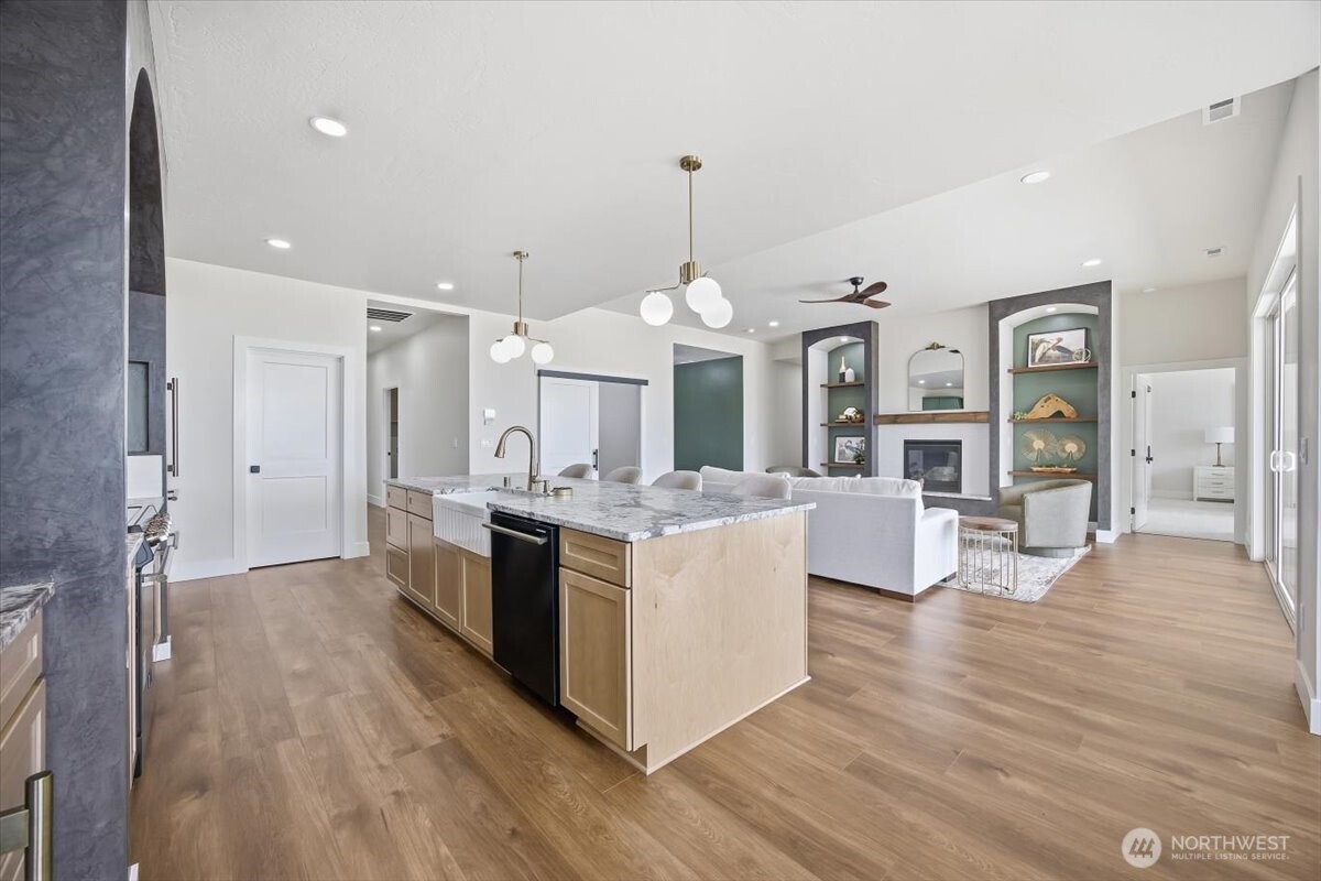 Kennewick, Washington, 99338, United States, 4 Bedrooms Bedrooms, ,3 BathroomsBathrooms,Residential,Active,1996297