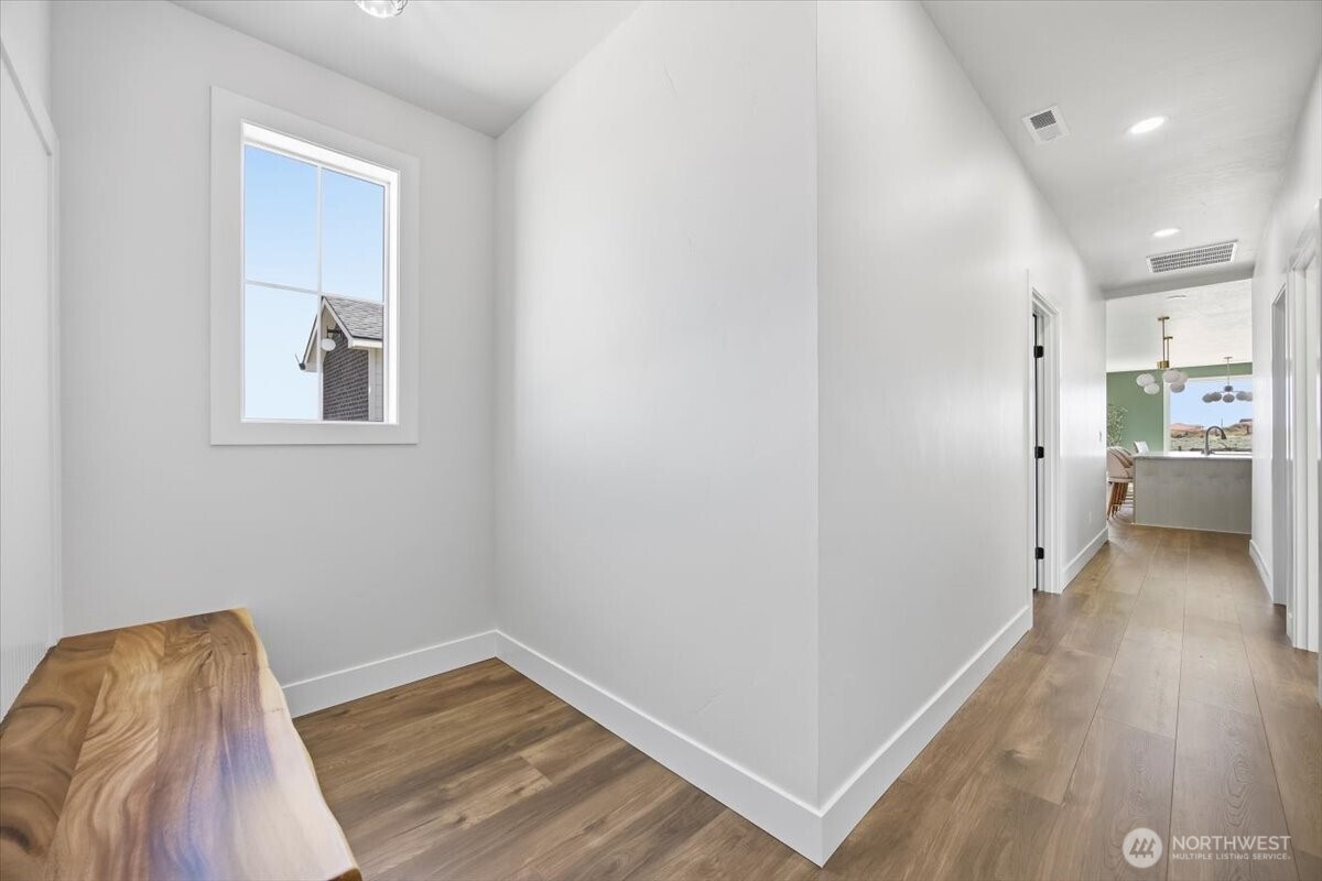 Kennewick, Washington, 99338, United States, 4 Bedrooms Bedrooms, ,3 BathroomsBathrooms,Residential,Active,1996297