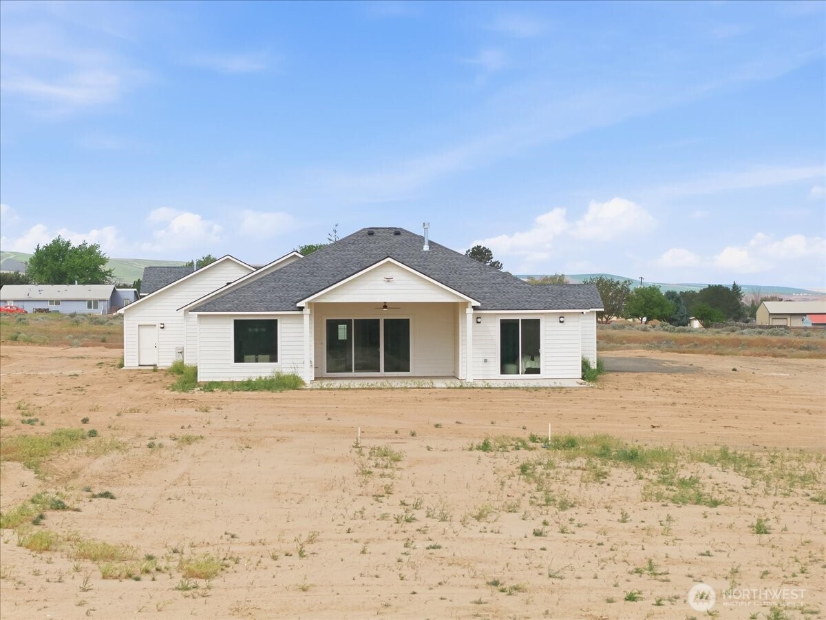 Kennewick, Washington, 99338, United States, 4 Bedrooms Bedrooms, ,3 BathroomsBathrooms,Residential,Active,1996297