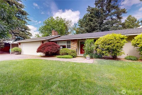 Photo of 1922 Leonard Drive, Walla Walla, WA 99362 (MLS # 2510203)
