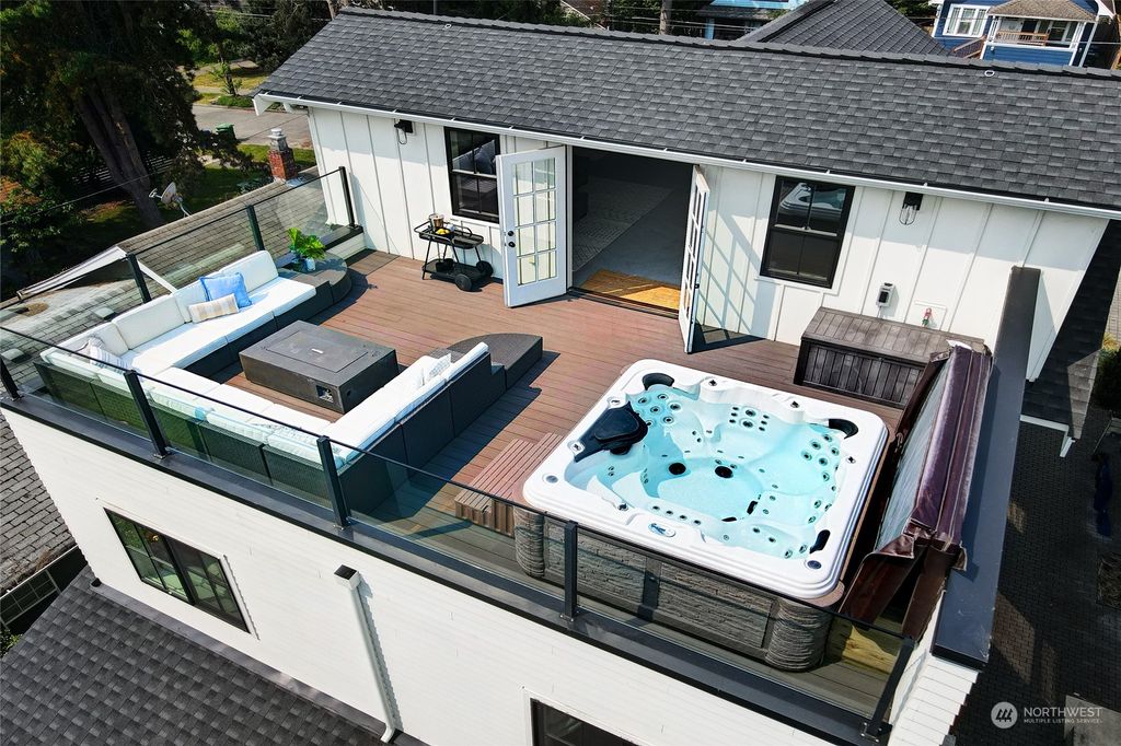 Photo of 5540 27th Avenue NE, Seattle, WA 98105 (MLS # 2069808)