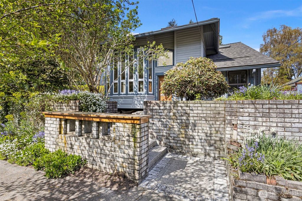 Photo of 2422 E Louisa Street, Seattle, WA 98112 (MLS # 2502665)