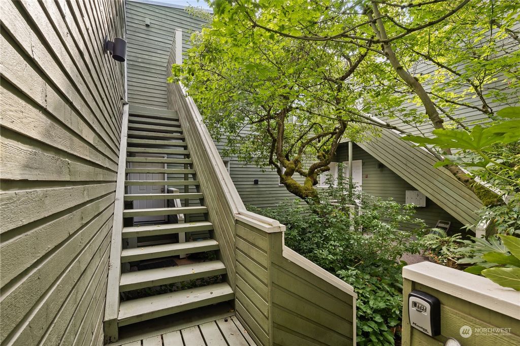 Photo of 1812 25th Avenue #G, Seattle, WA 98122 (MLS # 2280047)