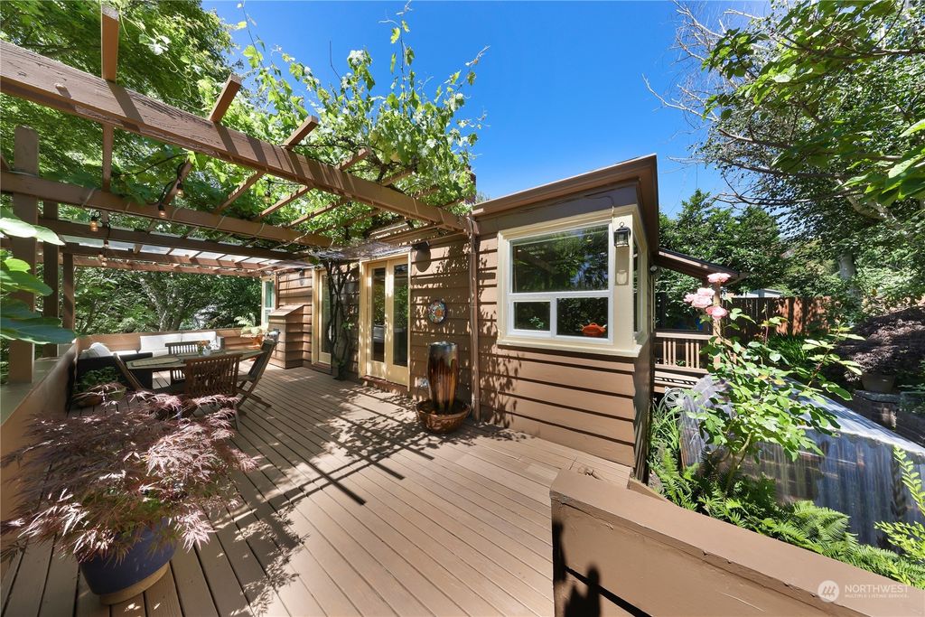 Photo of 838 Yakima Avenue S, Seattle, WA 98144 (MLS # 2256598)