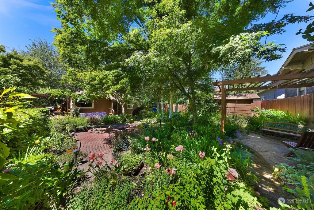 Photo of 838 Yakima Avenue S, Seattle, WA 98144 (MLS # 2256598)