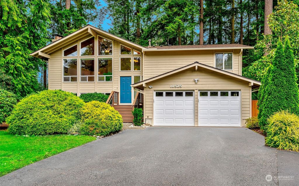 Photo of 10525 164th Avenue NE, Redmond, WA 98052 (MLS # 2294844)