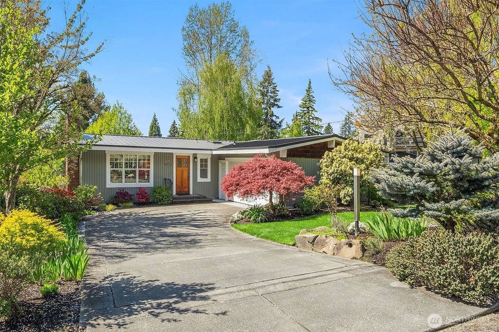Photo of 4711 110th Avenue NE, Kirkland, WA 98033 (MLS # 2394806)