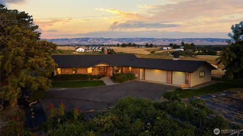 Photo of 117 Narcissa Place, Walla Walla, WA 99362 (MLS # 2435560)