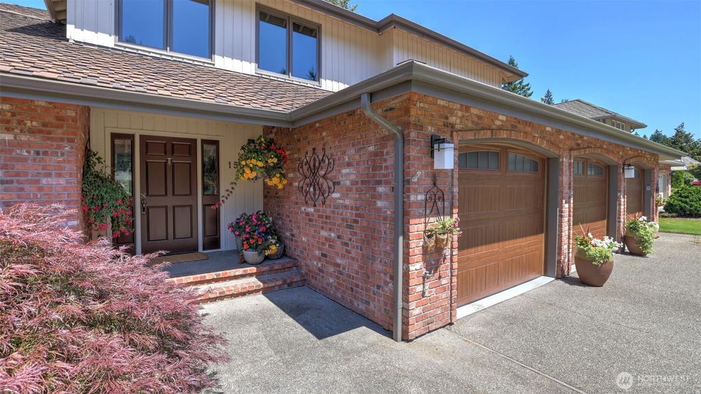 Photo of 15628 SE 160th Place, Renton, WA 98058 (MLS # 2428400)