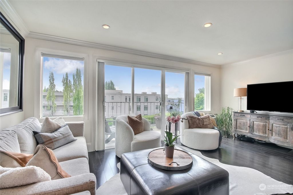 Photo of 201 2nd Street S #305, Kirkland, WA 98033 (MLS # 2075336)