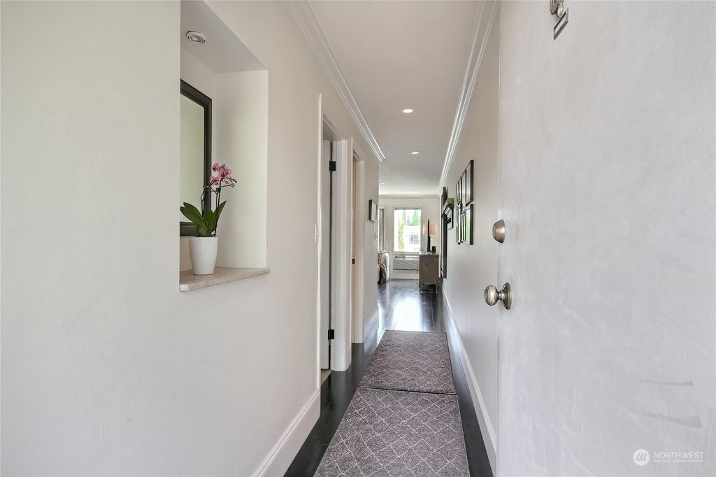Photo of 201 2nd Street S #305, Kirkland, WA 98033 (MLS # 2075336)