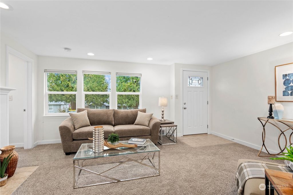 Photo of 15839 6th Avenue NE, Shoreline, WA 98155 (MLS # 2204238)