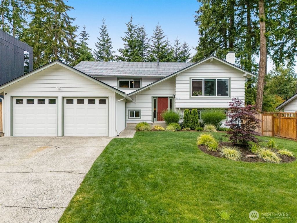 Photo of 539 129th Avenue SE, Bellevue, WA 98005 (MLS # 2390220)