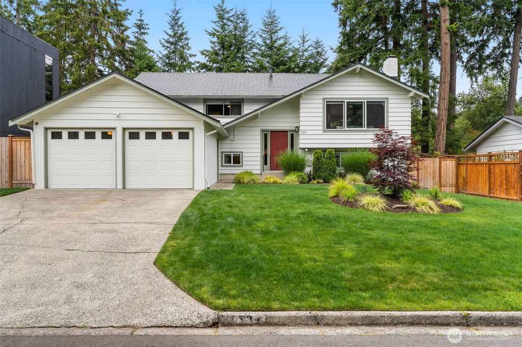 Photo of 539 129th Avenue SE, Bellevue, WA 98005 (MLS # 2390220)