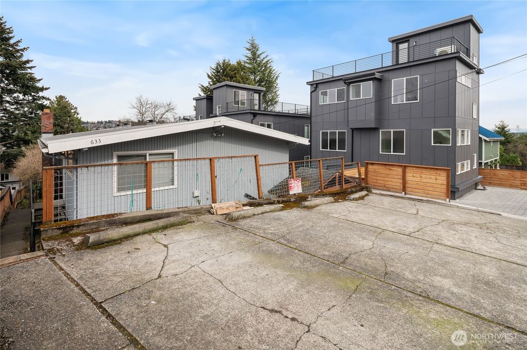 Photo of 633 W Emerson Street, Seattle, WA 98119 (MLS # 2491111)