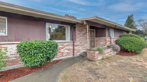 Photo of 1401 Lincoln Avenue NE, Renton, WA 98056 (MLS # 2509450)