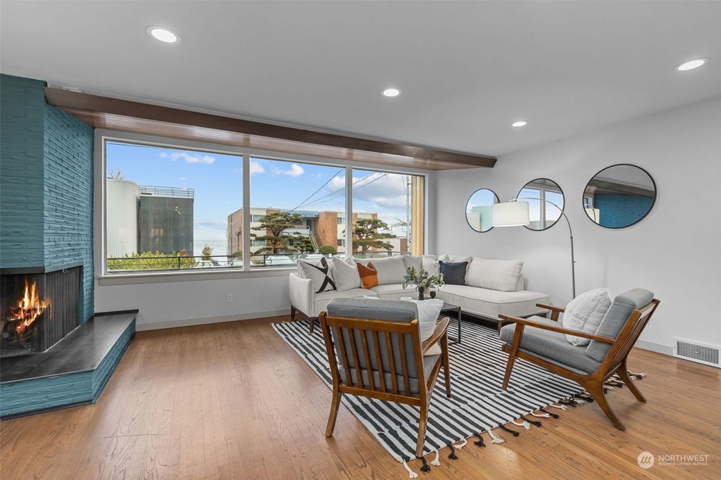 Photo of 3016 Alki Avenue SW, Seattle, WA 98116 (MLS # 2191304)