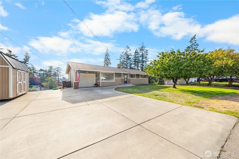 Photo of 1372 Orchard Loop, Oak Harbor, WA 98277 (MLS # 2444362)