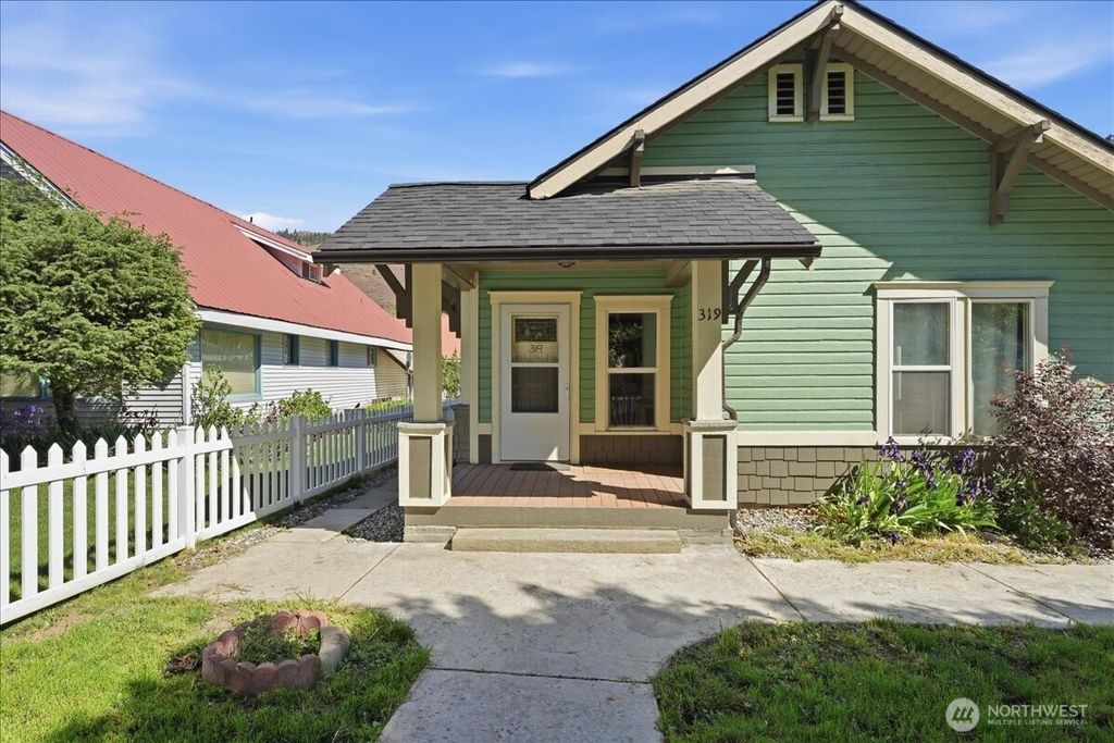 Photo of 319 Cottage Avenue, Cashmere, WA 98815 (MLS # 2520637)