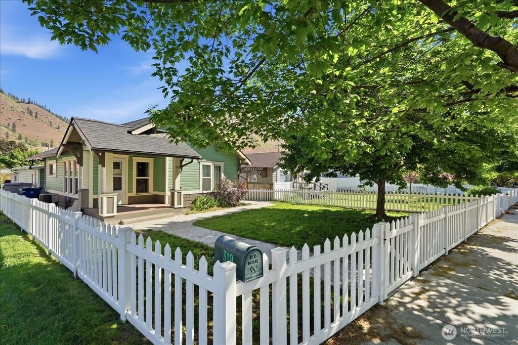 Photo of 319 Cottage Avenue, Cashmere, WA 98815 (MLS # 2520637)