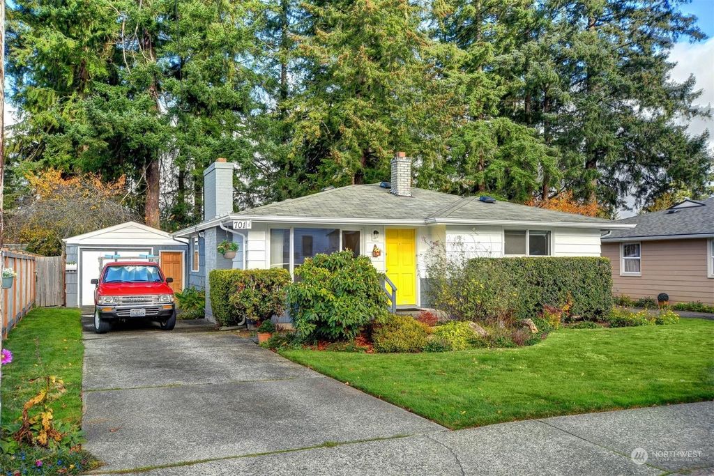 Photo of 701 Pecks Drive, Everett, WA 98203 (MLS # 2306961)