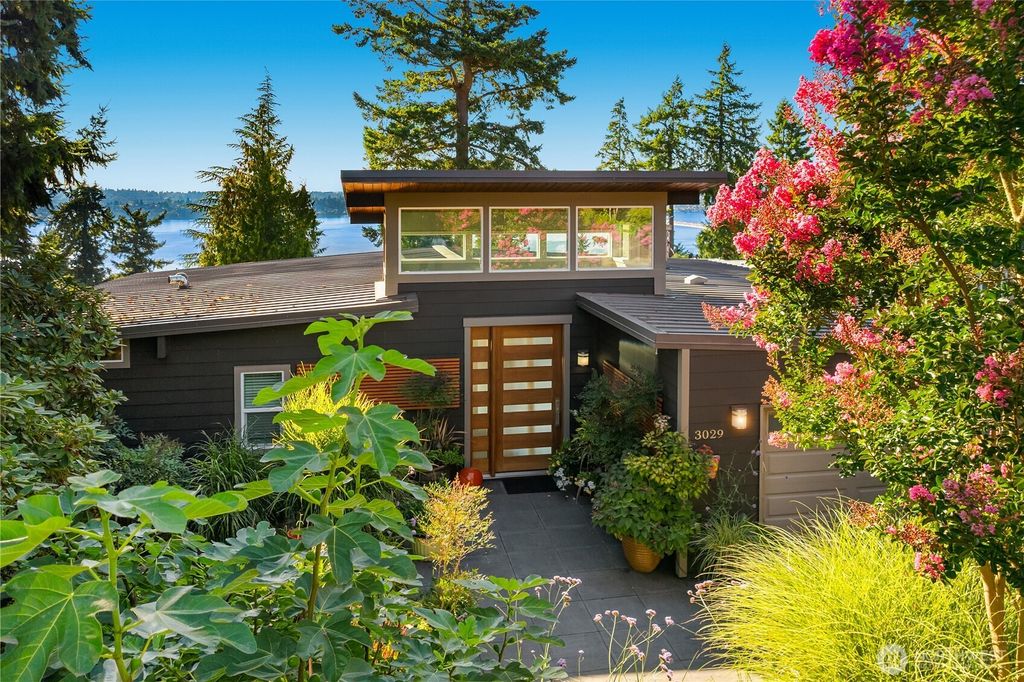 Photo of 3029 70th Avenue SE, Mercer Island, WA 98040 (MLS # 2434706)