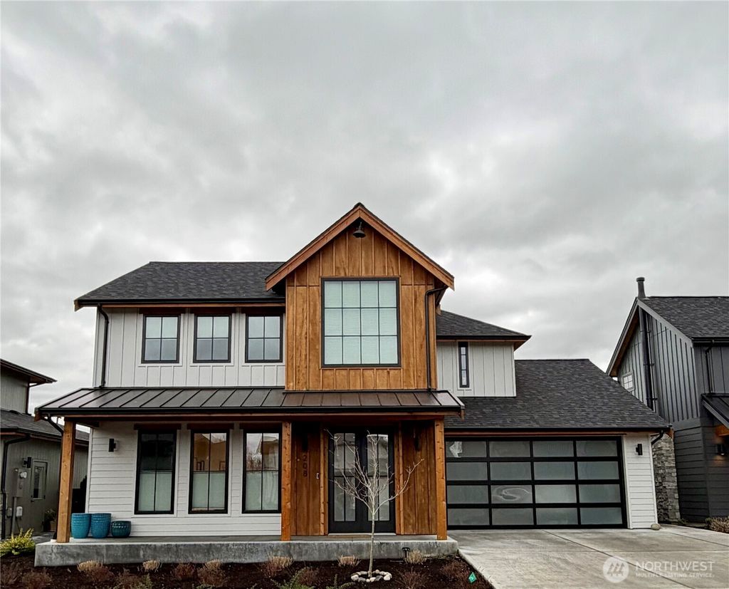 Photo of 208 Pebblebrook Drive, Lynden, WA 98264 (MLS # 2451468)