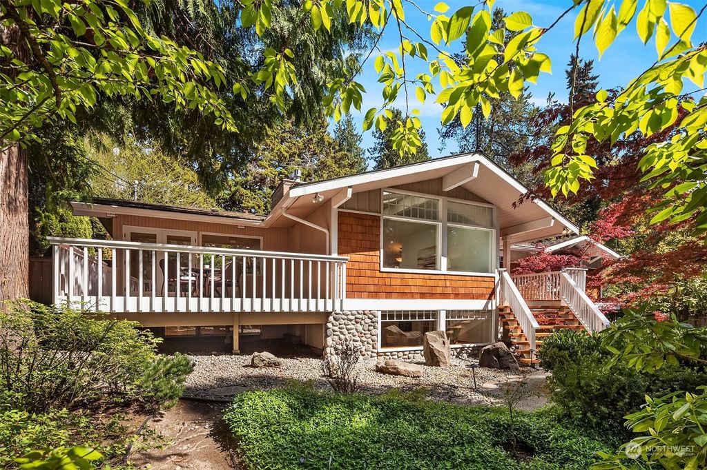 Photo of 5026 84th Avenue SE, Mercer Island, WA 98040 (MLS # 2224027)