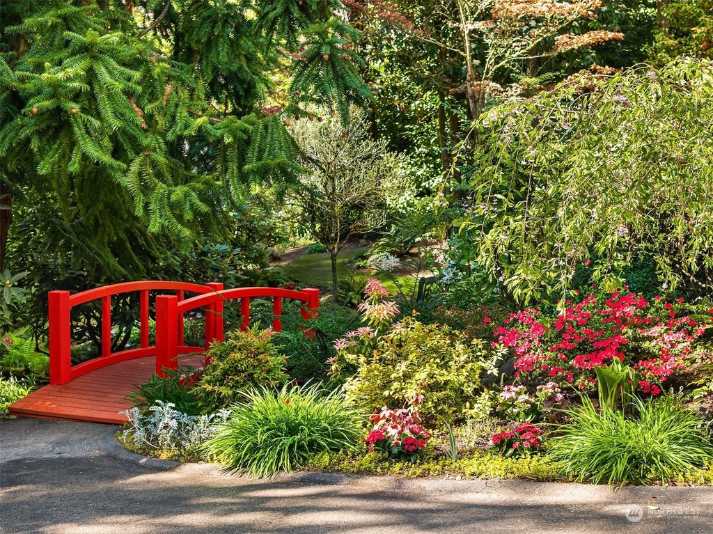Photo of 5026 84th Avenue SE, Mercer Island, WA 98040 (MLS # 2224027)