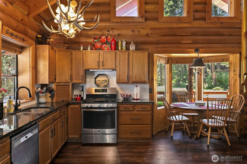 Photo of 1141 Oakmont Drive, Cle Elum, WA 98922 (MLS # 2543429)