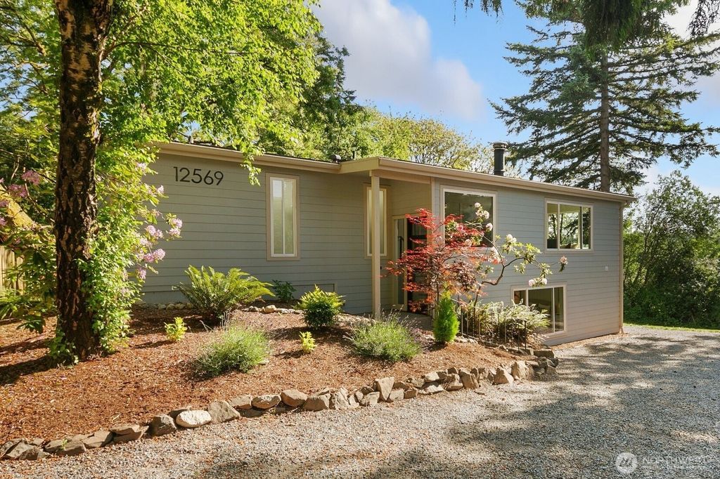 Photo of 12569 37th Avenue NE, Seattle, WA 98125 (MLS # 2423933)