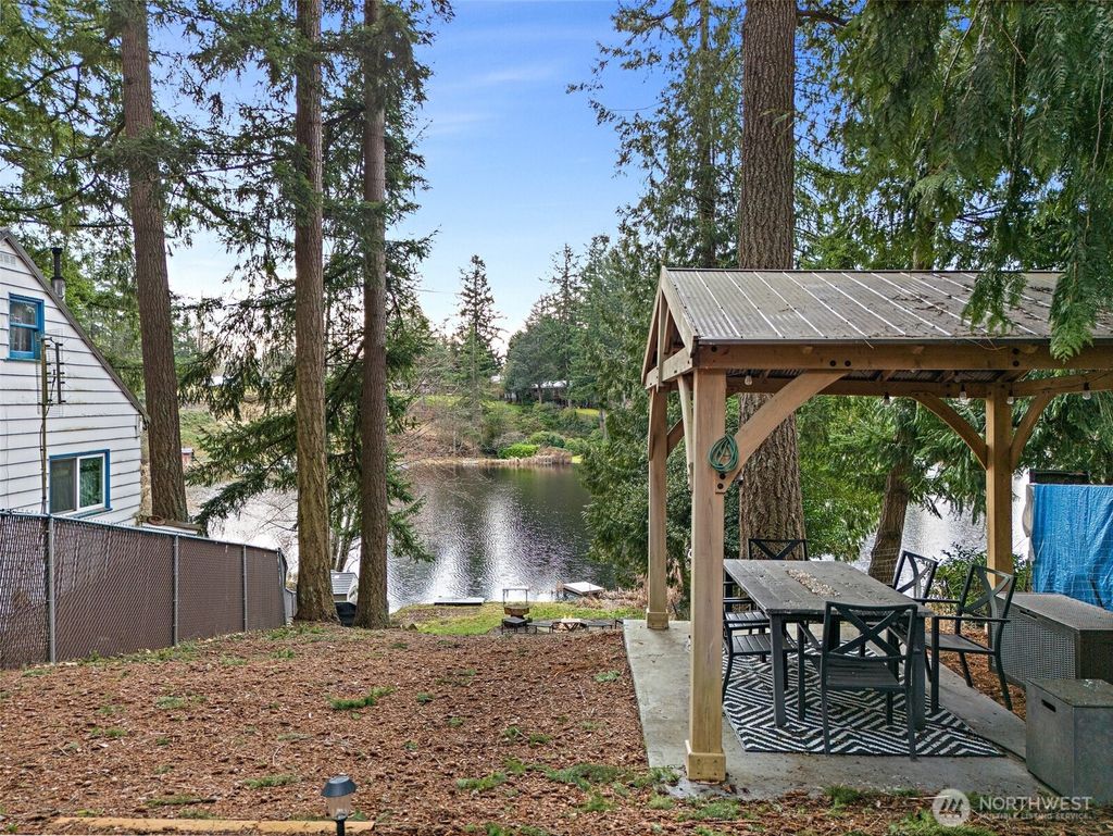 Photo of 33319 E Lake Holm DR Dr SE, Auburn, WA 98092 (MLS # 2335482)