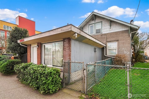 Photo of 10531 Aurora Avenue N, Seattle, WA 98133 (MLS # 2566364)