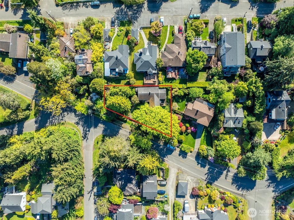 Photo of 9528 28th Avenue NW, Seattle, WA 98117 (MLS # 2373127)