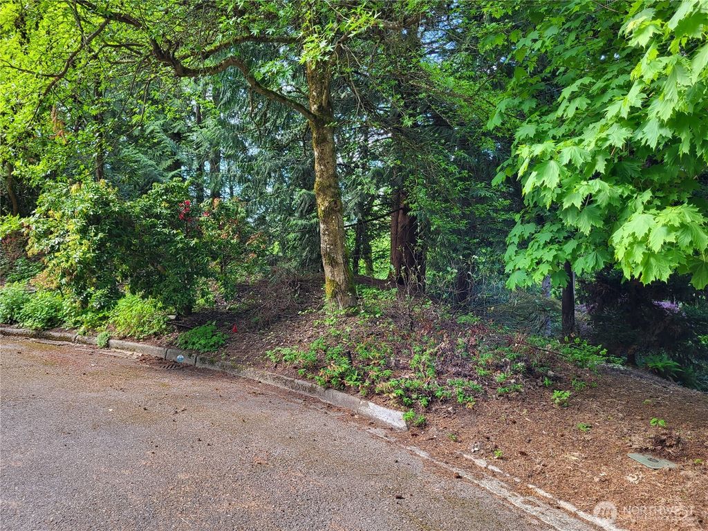 Photo of 6308 NE 151st Street, Kenmore, WA 98028 (MLS # 2390712)
