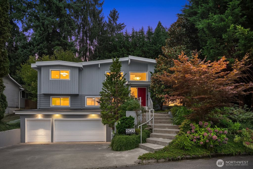 Photo of 909 110th Avenue SE, Bellevue, WA 98004 (MLS # 2428792)