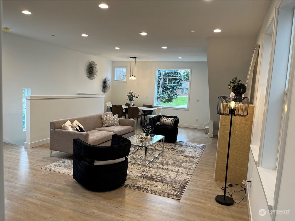 Photo of 14724 40th Avenue W, Lynnwood, WA 98087 (MLS # 2186921)