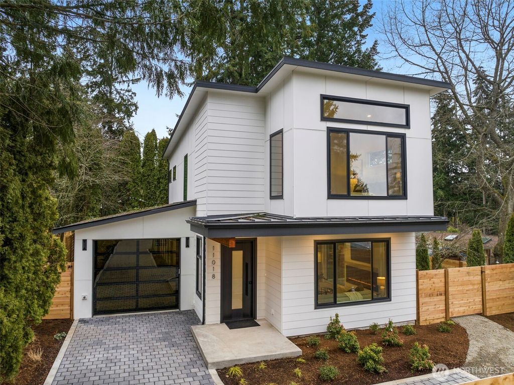 Photo of 11018 104th Avenue NE, Kirkland, WA 98033 (MLS # 2346712)