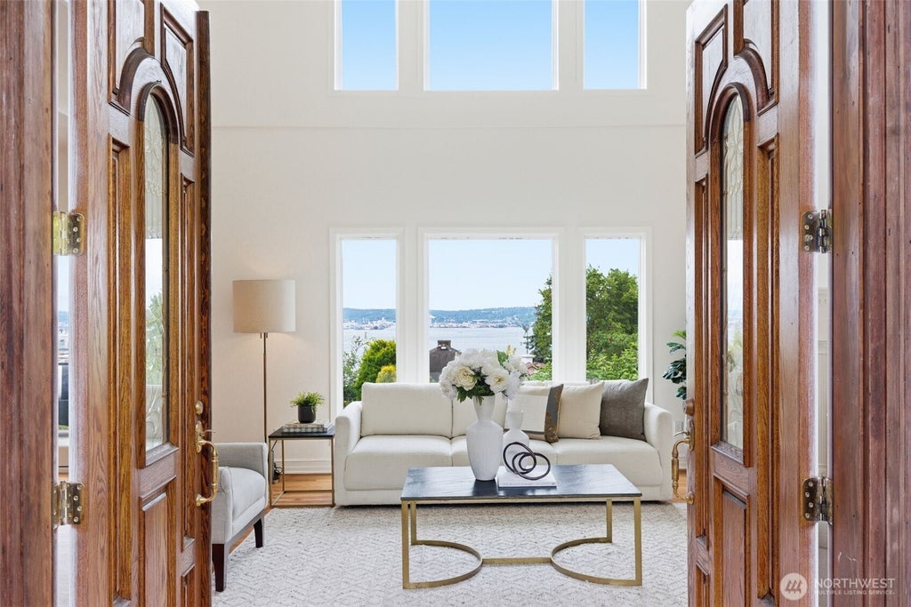 Photo of 511 W Highland Drive, Seattle, WA 98119 (MLS # 2538038)