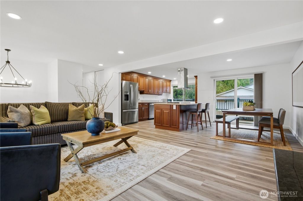 Photo of 11742 NE 150th Place, Kirkland, WA 98034 (MLS # 2491269)