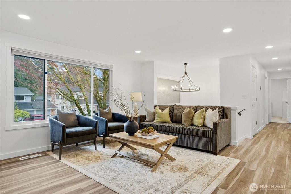 Photo of 11742 NE 150th Place, Kirkland, WA 98034 (MLS # 2491269)