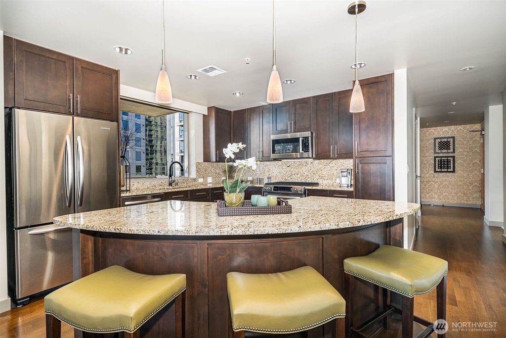 Photo of 10650 NE 9th Place #1122, Bellevue, WA 98004 (MLS # 2495552)