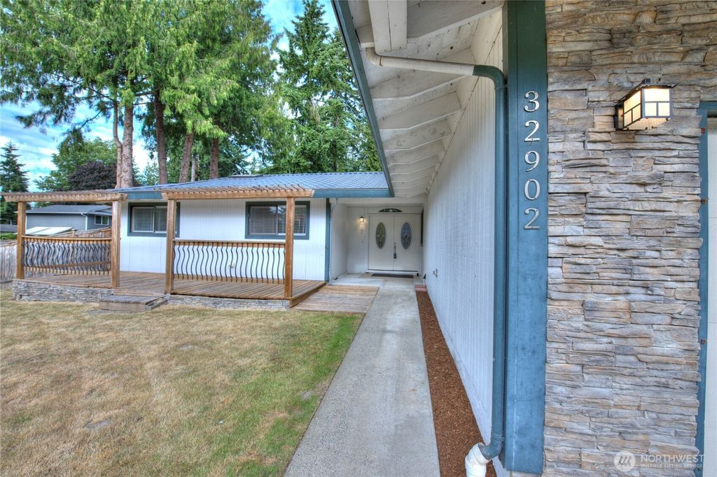Photo of 32902 33rd Avenue SW, Federal Way, WA 98023 (MLS # 2392719)